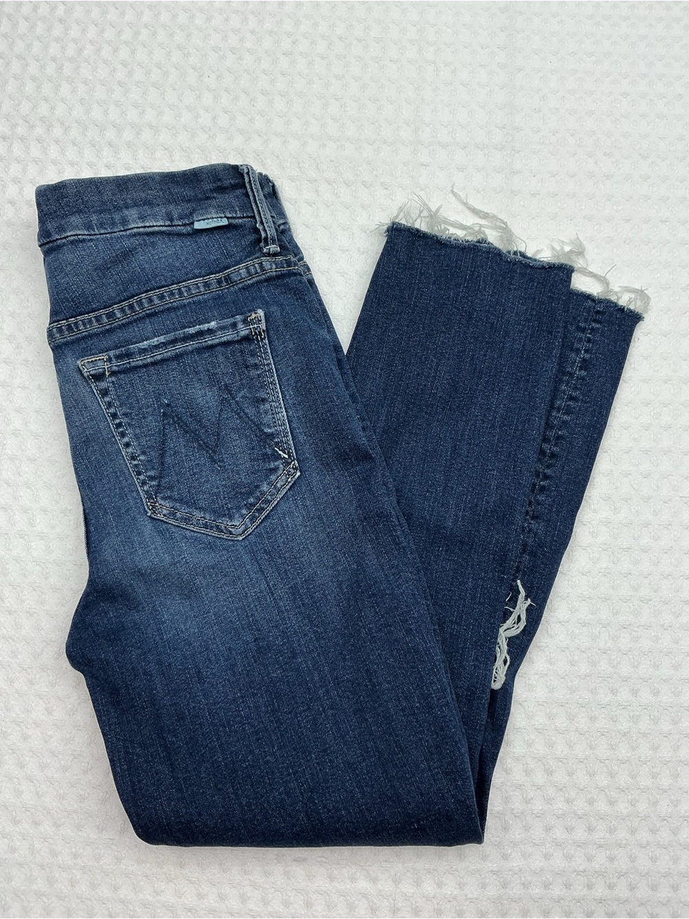 MOTHER Indigo Frayed Hem Cropped Jeans